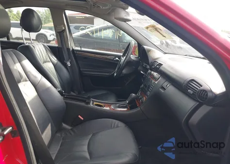 2005 Mercedes-Benz C 240 Luxury 4Matic из США, поврежденный, VIN WDBRF81J45F697008